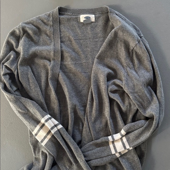 Assorted Cardigans and Shirt Collection - Picture 4 of 5